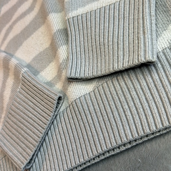 🎯Varley Calvert Sweater Zebra Gray White Size Small - Picture 6 of 12